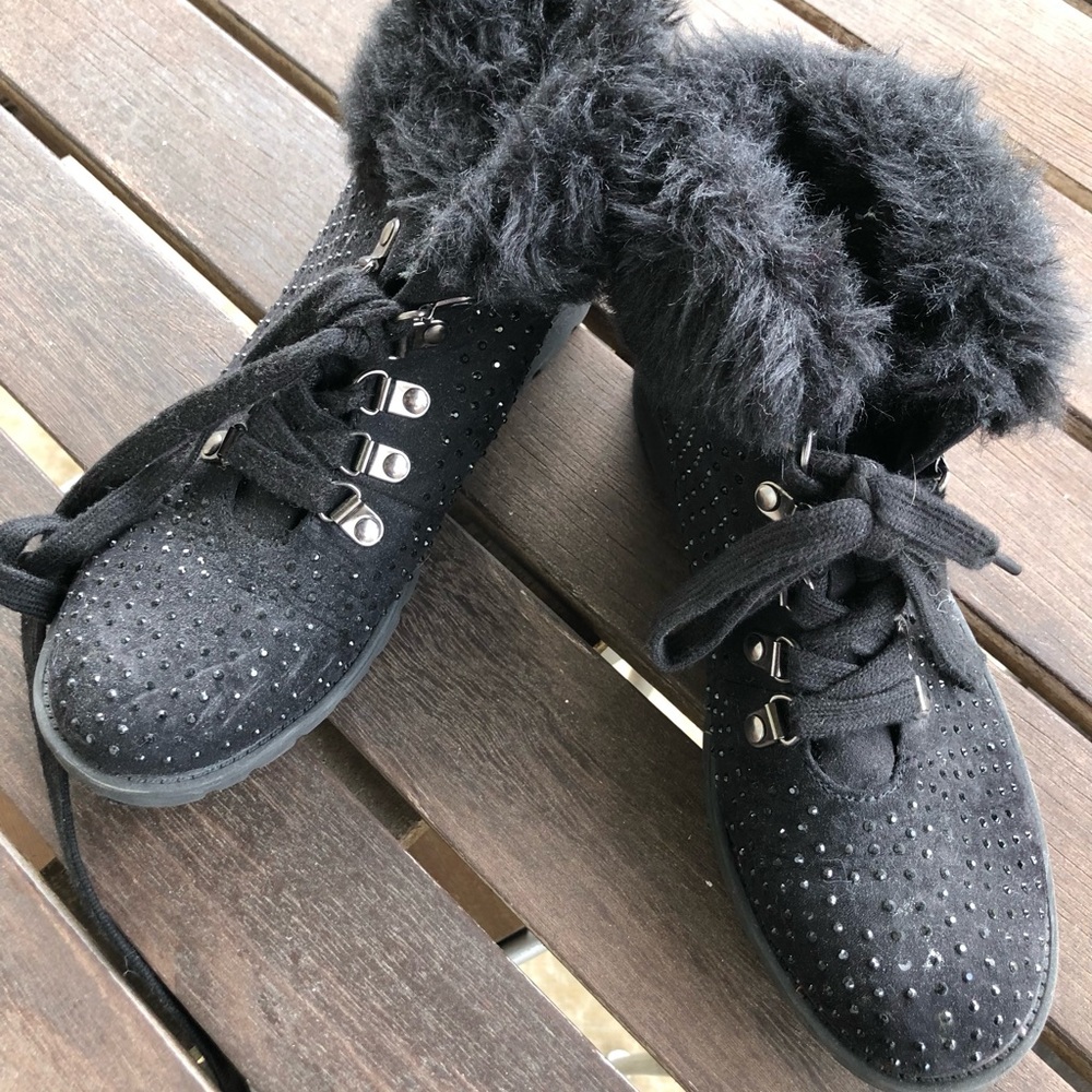 Women's Black Fur-Lined Sneakers